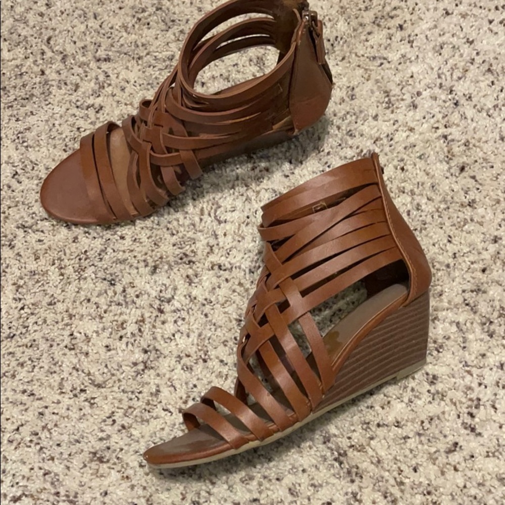 Candies brown small wedge sandals